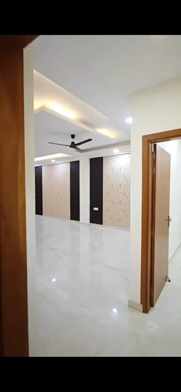 Room in 4 BHK Builder Floor at Sector 46 – for Sale