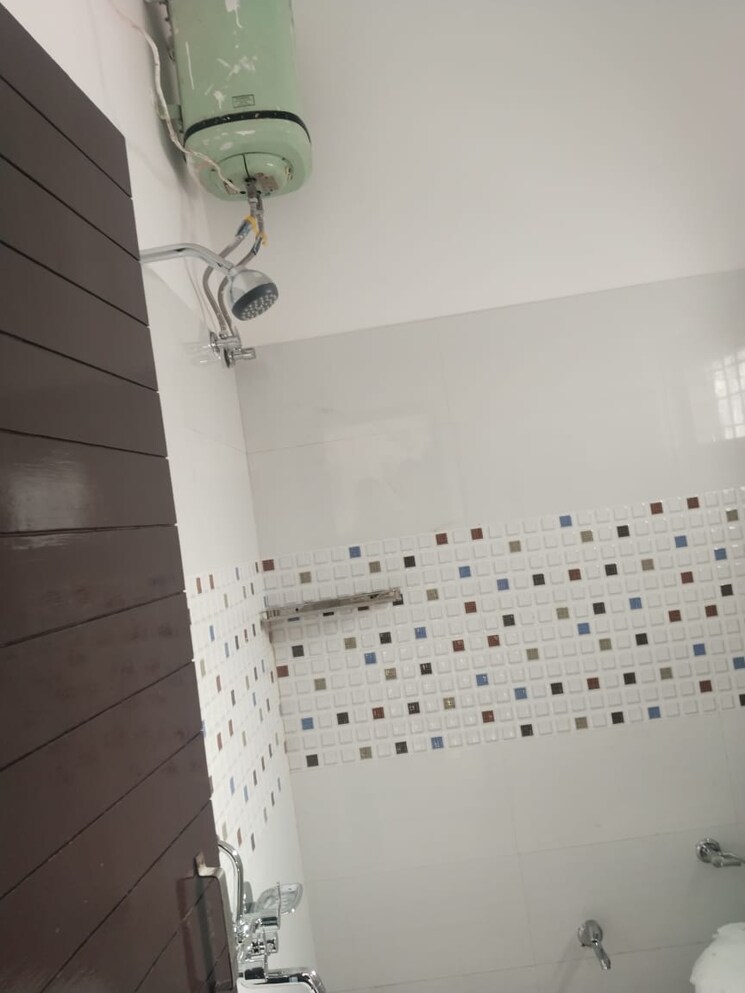 Bathroom, dalanwala 2 Bedroom 1500 Sq.Ft. Independent House In Dalanwala Dehradun 9386546