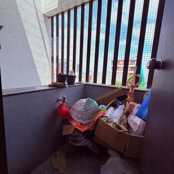 Team Area in 2 BHK Apartment at Mohannagar CHS, Veerabhadra Nagar – for Rent