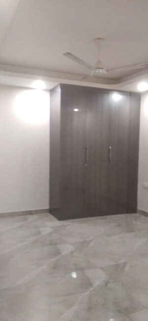 Building Lobby in 3 BHK Builder Floor at Jawahar Nagar CHS, Sector 12 – for Rent