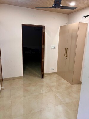 Room in 4 BHK Apartment at DDA Rosewood Apartments, Vasant Kunj – for Rent