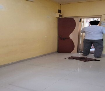 Room in 1 BHK Apartment at Parel – for Rent