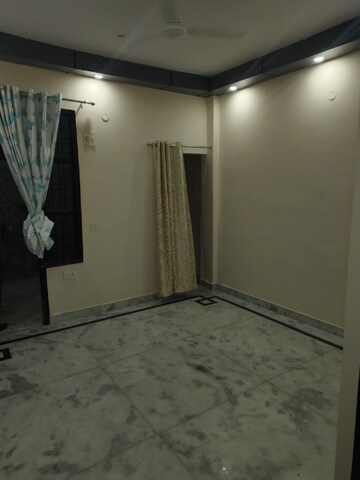 Room in 3 BHK Independent House at Madanpuri – for Sale