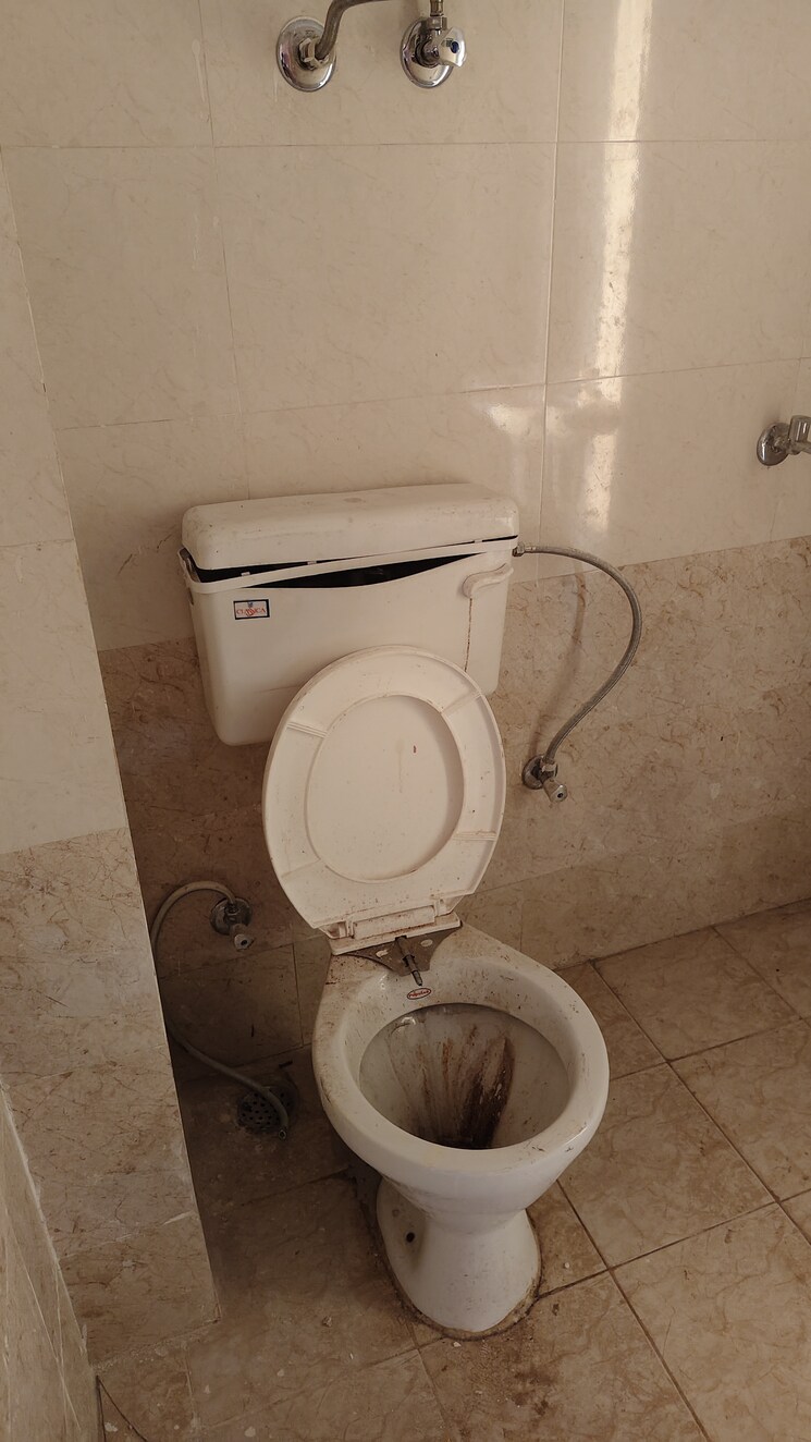 Bathroom, shree-vardhman-green-court 2 Bedroom 690 Sq.Ft. Apartment In Sector 90 Gurgaon 9386670