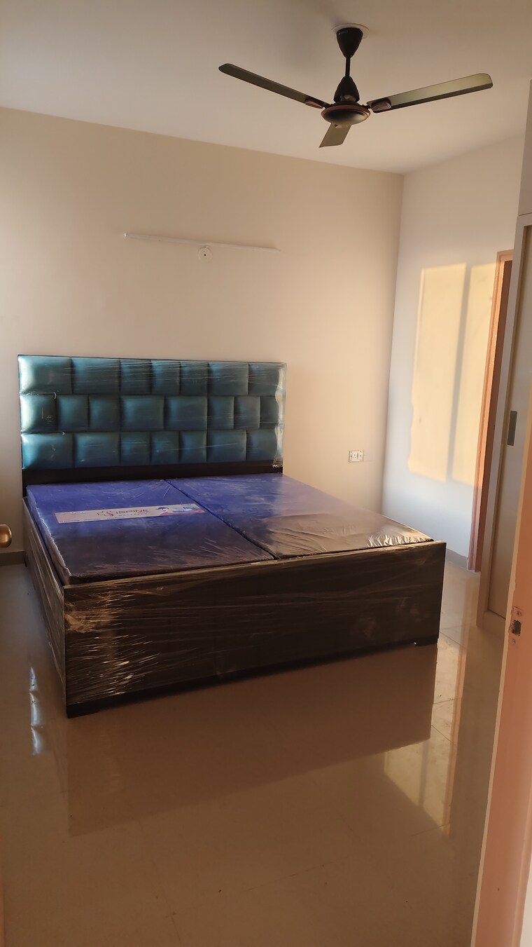 Bedroom, shree-vardhman-green-court 2 Bedroom 690 Sq.Ft. Apartment In Sector 90 Gurgaon 9386670