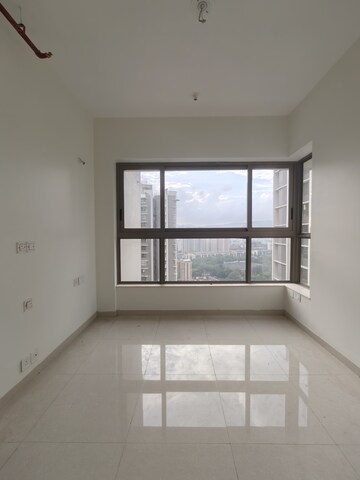 Room in 2 BHK Apartment at Kalpataru Paramount, Kapur Bawdi – for Sale