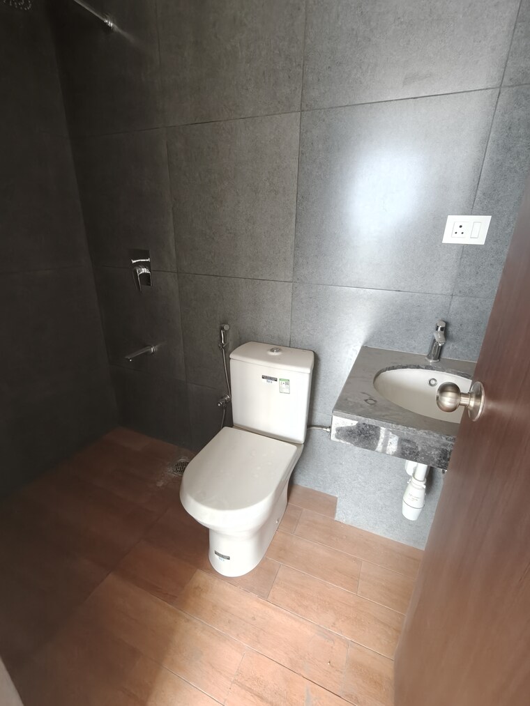 Bathroom, kalpataru-paramount 2 Bedroom 535 Sq.Ft. Apartment In Kapur Bawdi Thane 9386662