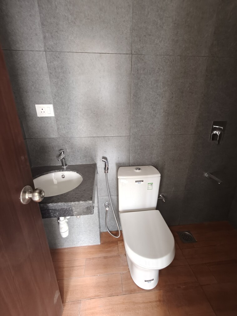 Bathroom, kalpataru-paramount 2 Bedroom 535 Sq.Ft. Apartment In Kapur Bawdi Thane 9386662