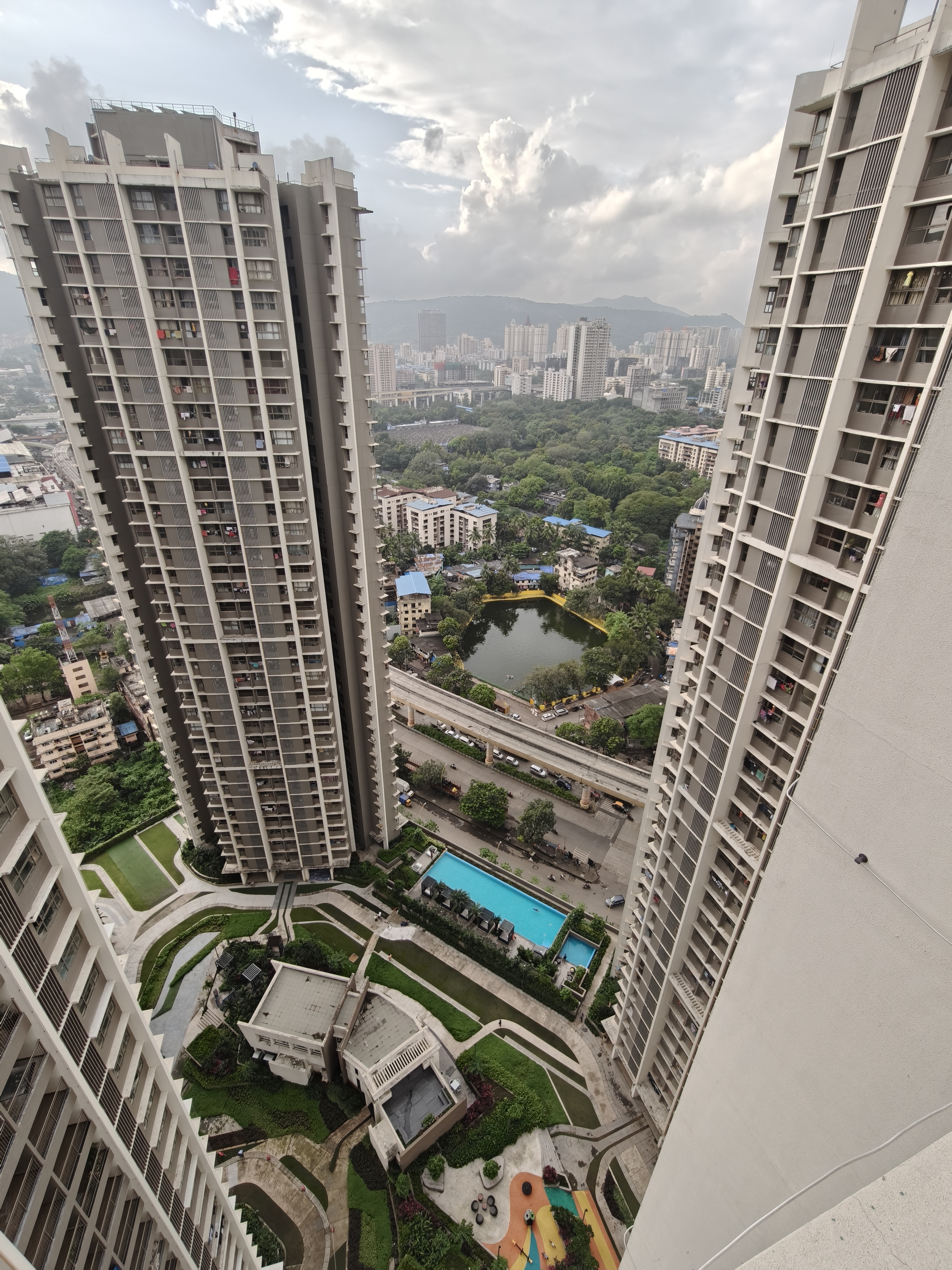 2 BHK + Pooja Room Apartment For Sale in Kalpataru Paramount