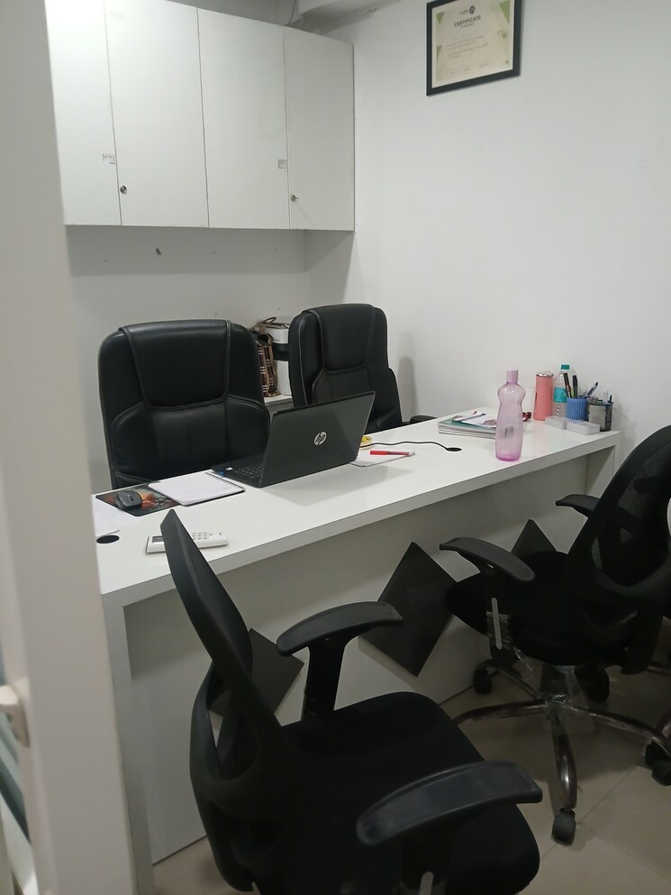 Team Area, gaur-city-mall Commercial Office Space 230 Sq.Ft. In Sector 4 Greater Noida Greater Noida 9386686