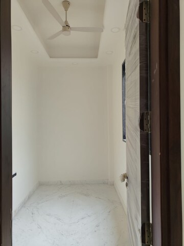 Building Lobby in 3 BHK Apartment at Signature Global Prime, Sector 63a – for Rent