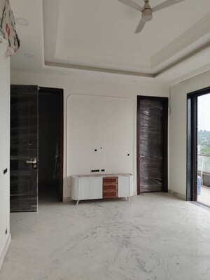 Room in 3 BHK Apartment at Signature Global Prime, Sector 63a – for Rent