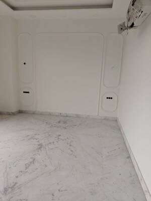 Room in 3 BHK Apartment at Signature Global Prime, Sector 63a – for Rent