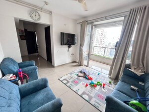 Living Room in 1.5 BHK Apartment at Amanora Future Towers, Hadapsar – for Sale