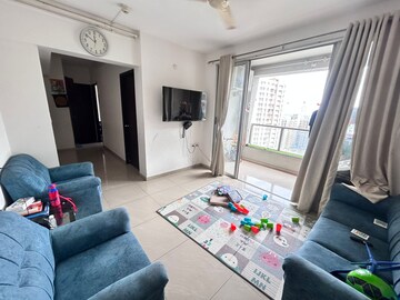 Living Room in 1.5 BHK Apartment at Amanora Future Towers, Hadapsar – for Sale