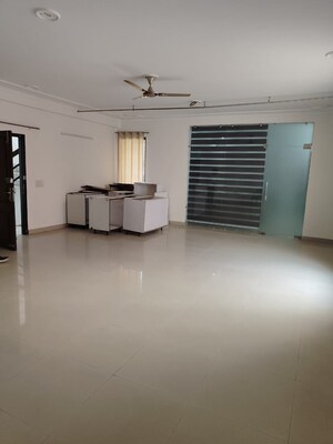 Room in 2 BHK Builder Floor at Hong Kong Bazaar, Sector 57 – for Rent