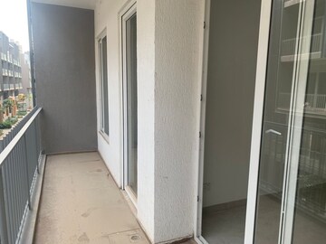 Building Lobby in 3 BHK Apartment at Smart World Orchard, Sector 61 – for Rent