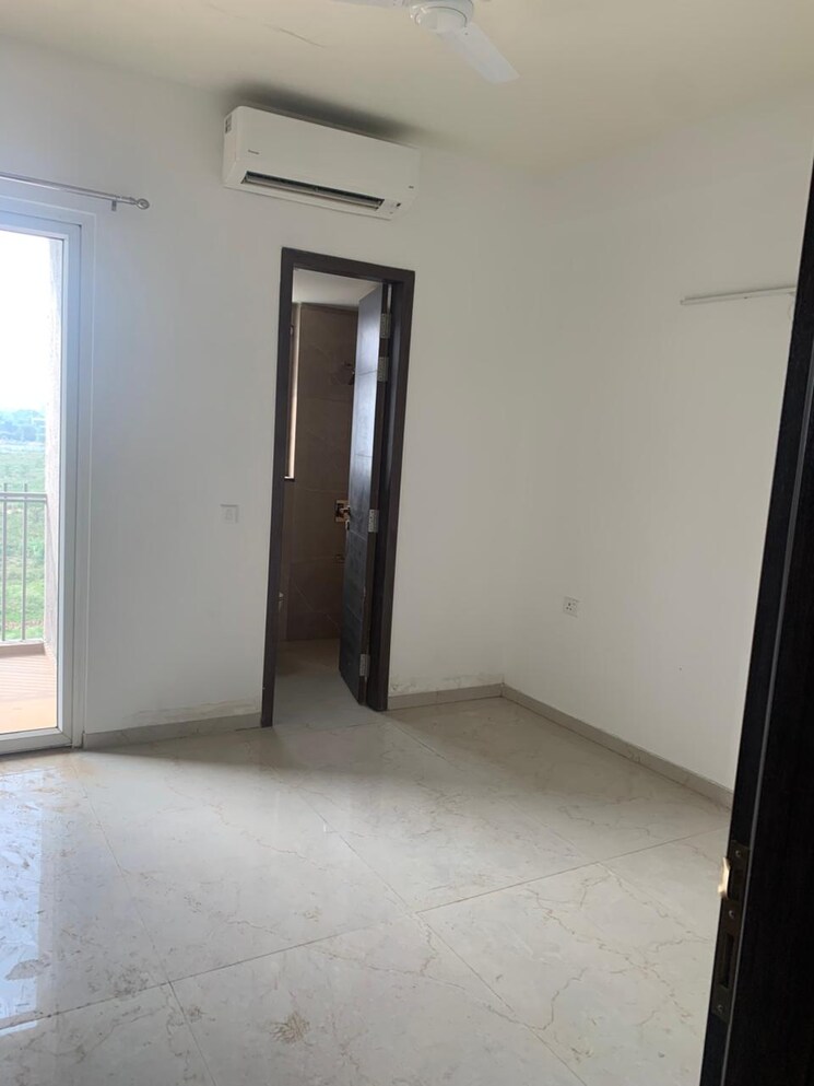 Room, smart-world-orchard 3 Bedroom 1680 Sq.Ft. Apartment In Sector 61 Gurgaon 9386731