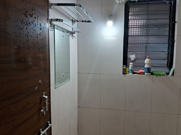 Bathroom, tingre nagar 1 Bedroom 500 Sq.Ft. Apartment In Tingre Nagar Pune 9386774