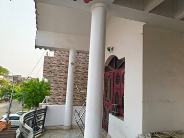 Staircase in 2.5 BHK Apartment at Isha Apartments Mahanagar, Mahanagar – for Rent