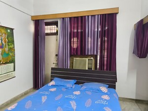 Bedroom in 2.5 BHK Apartment at Isha Apartments Mahanagar, Mahanagar – for Rent
