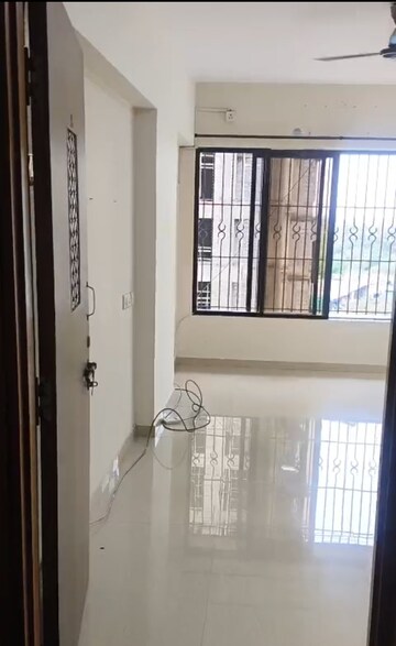 2 BHK Apartment For Rent in Miraj Residency, Malad West