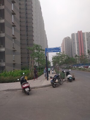 Parking in 1 BHK Apartment at Lodha Aqua, Mira Road – for Rent