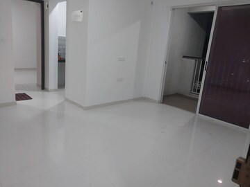 Room in 1 BHK Apartment at Lodha Aqua, Mira Road – for Rent