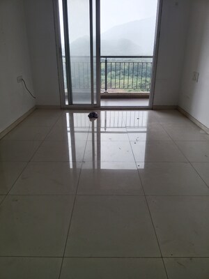 2 BHK Apartment For Rent in Godrej Emerald, Ghodbunder Road