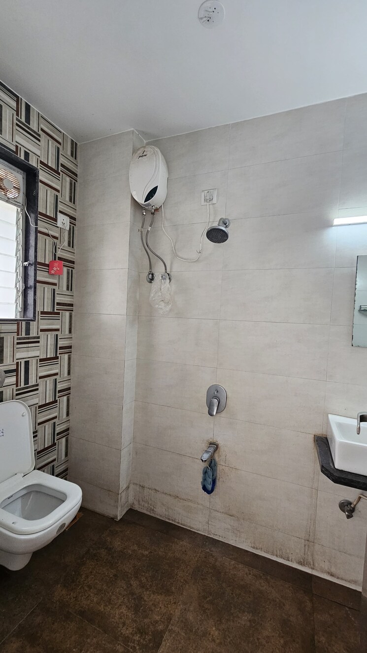 Bathroom, om-sai-chembur-nandadeep-chs 2 Bedroom 750 Sq.Ft. Apartment In Chembur Mumbai 9386856
