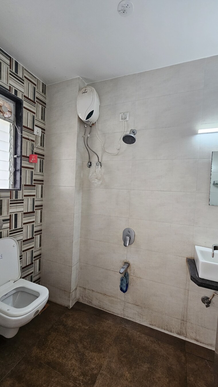 Bathroom, om-sai-chembur-nandadeep-chs 2 Bedroom 750 Sq.Ft. Apartment In Chembur Mumbai 9386856