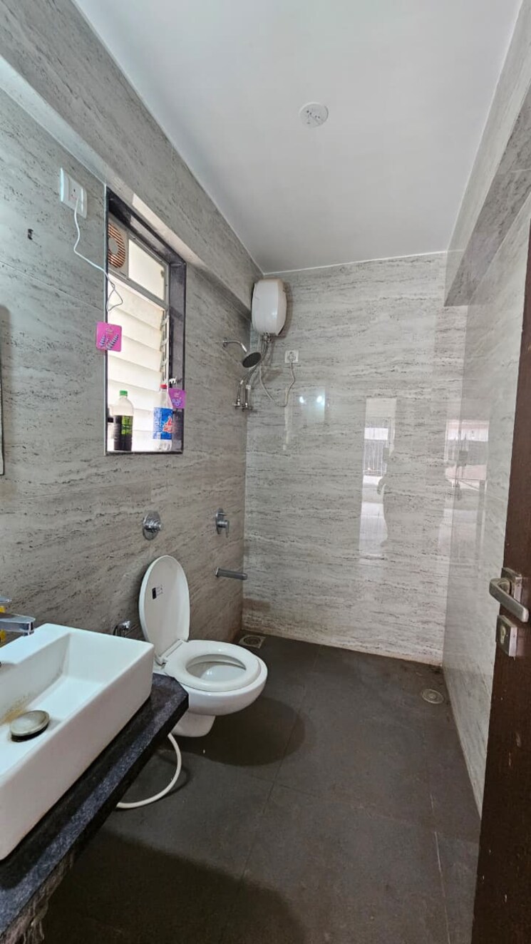 Bathroom, om-sai-chembur-nandadeep-chs 2 Bedroom 750 Sq.Ft. Apartment In Chembur Mumbai 9386856