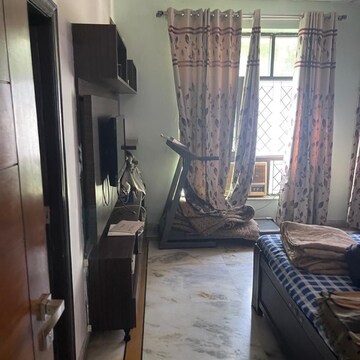 Staircase in 4 BHK Apartment at IFCI Park View Apartment, Sector 46 – for Rent