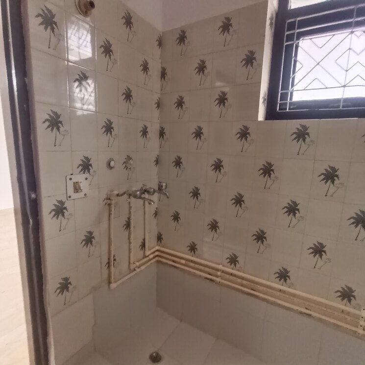 Bathroom, kalkaji 3 Bedroom 1900 Sq.Ft. Builder Floor In Kalkaji Delhi 9386926