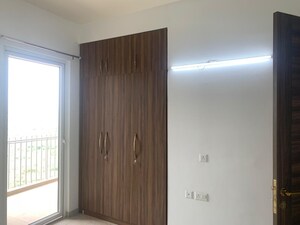 Room in 3.5 BHK Builder Floor at Smart World Orchard, Sector 61 – for Rent