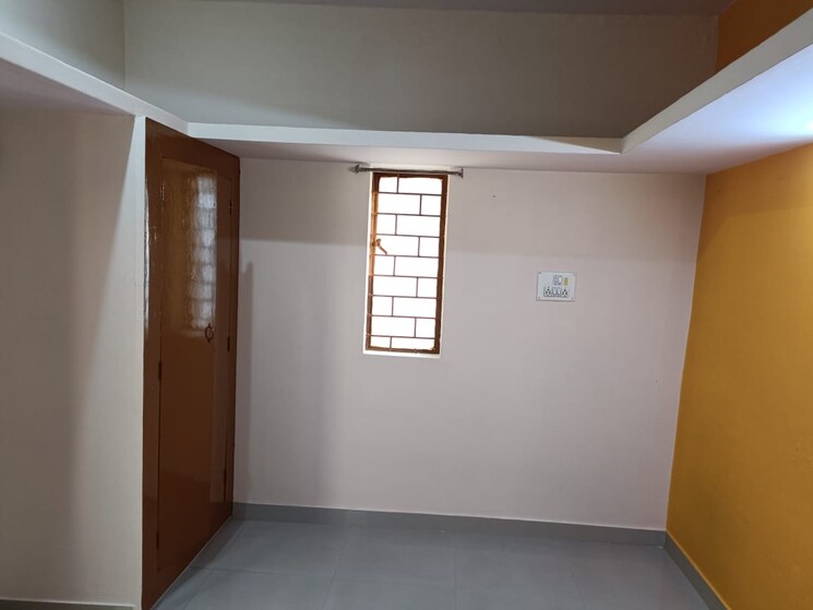 Room, brigade road 1 RK 280 Sq.Ft. Independent House In Brigade Road Bangalore 9348597