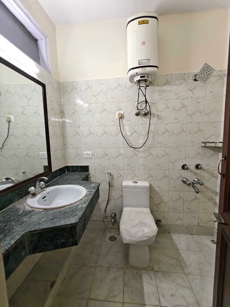 Bathroom, gupta-awas 3 Bedroom 215 Sq.Yd. Builder Floor In Sector 43 Gurgaon 9386963