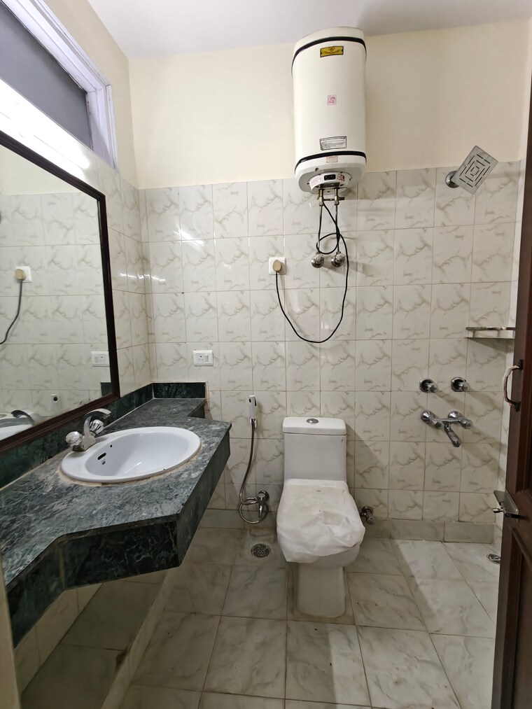 Bathroom, gupta-awas 3 Bedroom 215 Sq.Yd. Builder Floor In Sector 43 Gurgaon 9386963