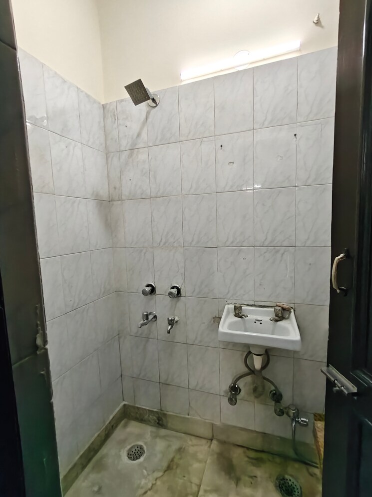 Bathroom, gupta-awas 3 Bedroom 215 Sq.Yd. Builder Floor In Sector 43 Gurgaon 9386963
