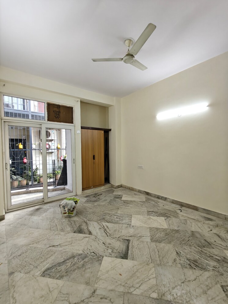 Room, gupta-awas 3 Bedroom 215 Sq.Yd. Builder Floor In Sector 43 Gurgaon 9386963