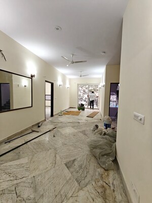 Room in 3 BHK Builder Floor at Gupta Awas, Sector 43 – for Rent