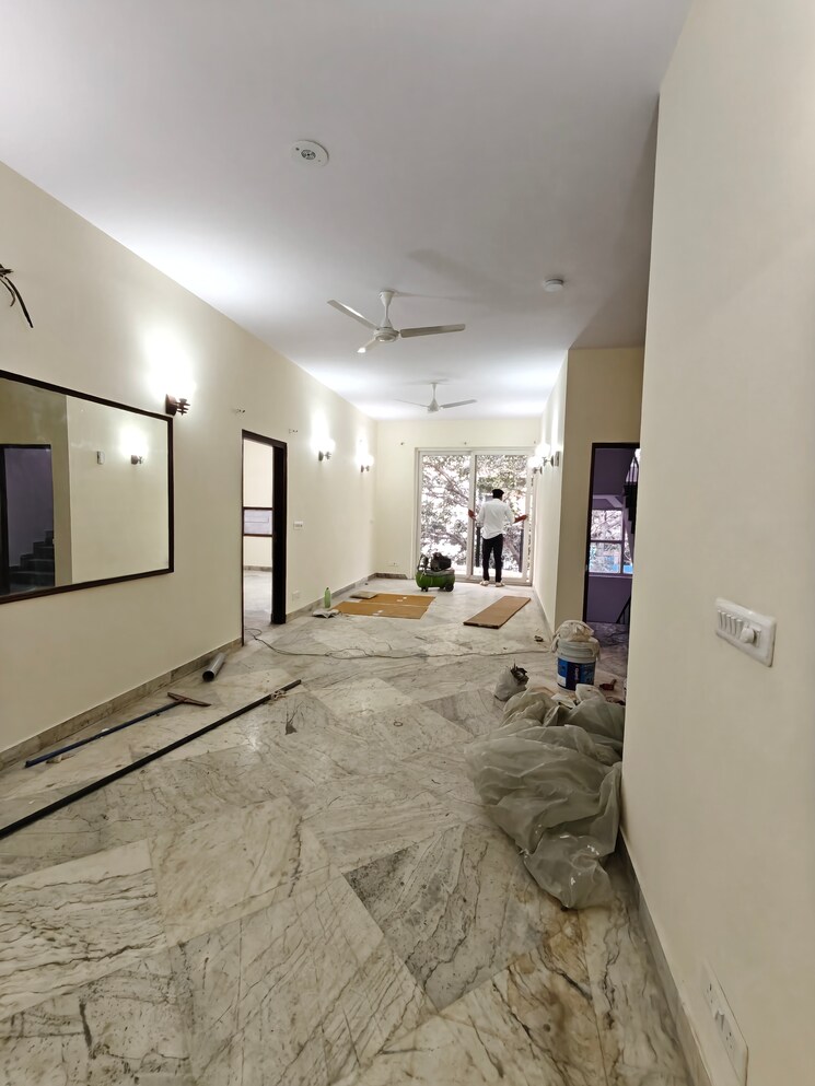 Room, gupta-awas 3 Bedroom 215 Sq.Yd. Builder Floor In Sector 43 Gurgaon 9386963