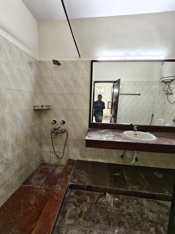 Kitchen in 3 BHK Builder Floor at DLF City Gurgaon, Sector 27 – for Rent