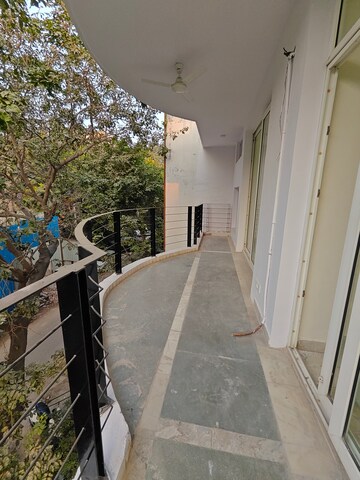 Balcony in 3 BHK Builder Floor at DLF City Gurgaon, Sector 27 – for Rent