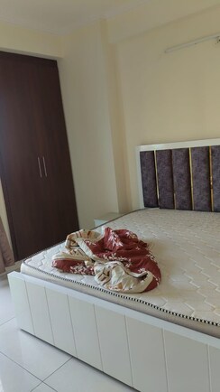 1 BHK + Study Room Apartment For Sale in Gaur City Mall