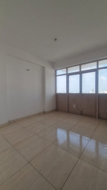 Room in 3 BHK Apartment at Sarvome Shree Homes, Sector 45 – for Sale