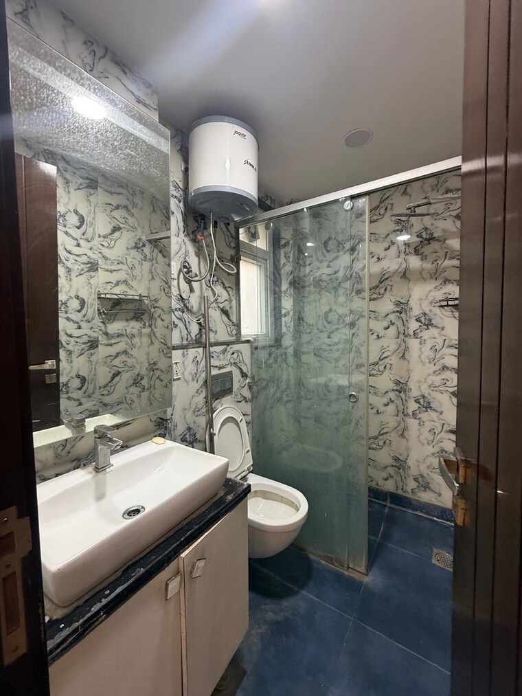 Bathroom, kalkaji 2 Bedroom 100 Sq.Yd. Builder Floor In Kalkaji Delhi 9386994