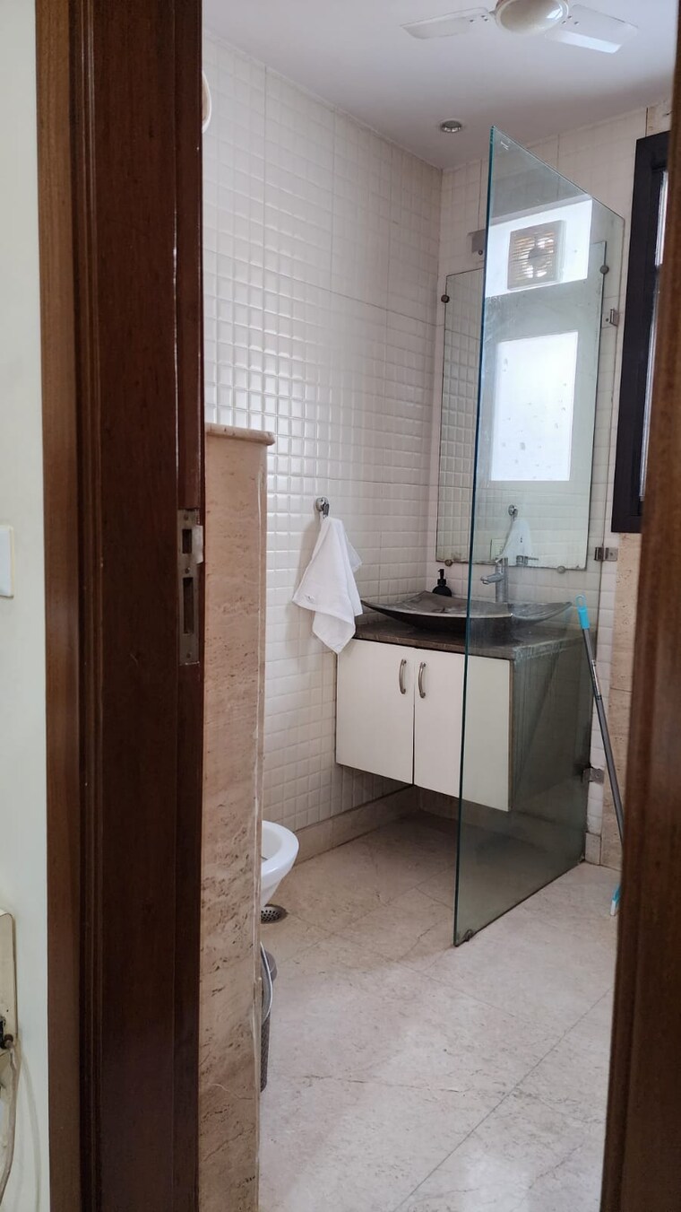 Bathroom, greater kailash i 3 Bedroom 1900 Sq.Ft. Builder Floor In Greater Kailash I Delhi 9387003