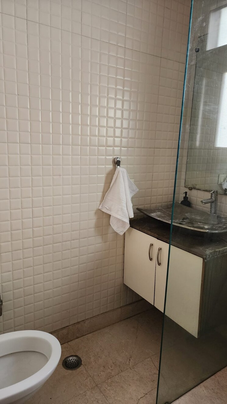 Bathroom, greater kailash i 3 Bedroom 1900 Sq.Ft. Builder Floor In Greater Kailash I Delhi 9387003