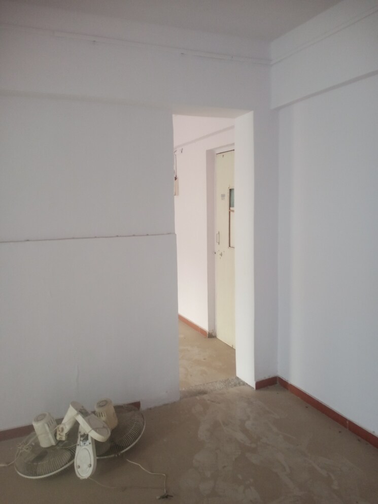 Room, bhayandar east Commercial Office Space 250 Sq.Ft. In Bhayandar East Thane 9387007